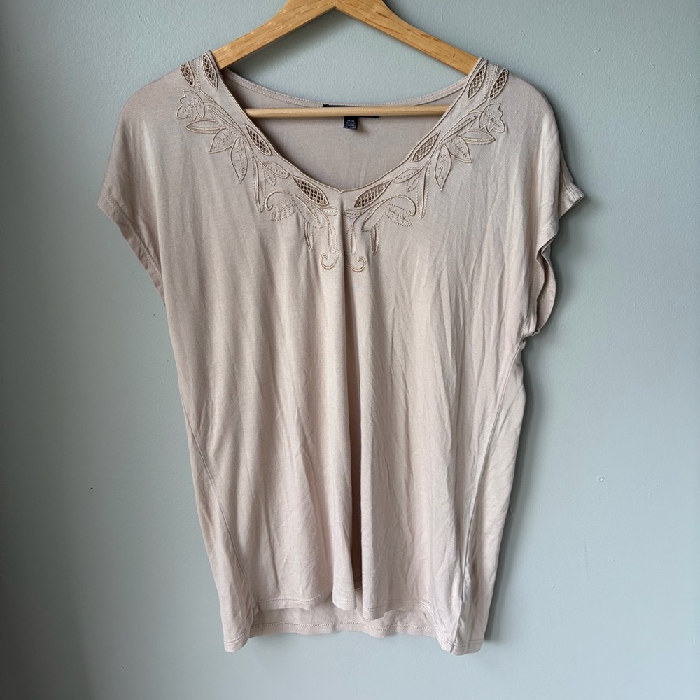 Cable & Gauge Women’s Top Size Medium Short Sleeve Blouse Cream Embroidered